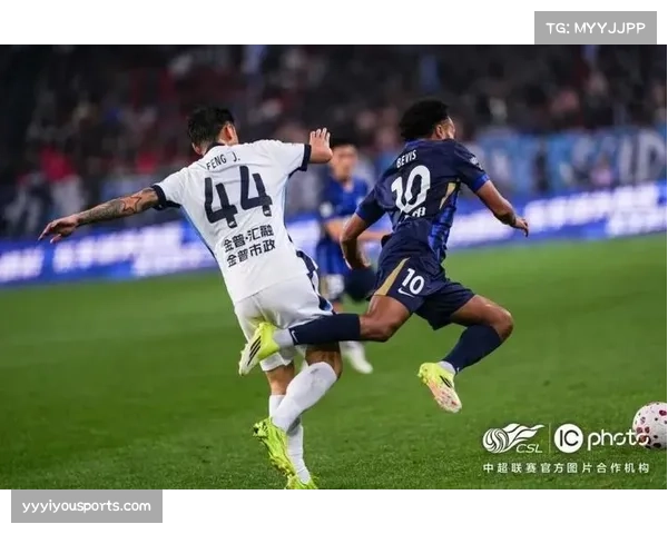 大连英博左闸崩溃成致命突破口 温姓边卫攻防两端全面失灵 大连英博左闸崩溃成致命突破口 温姓边卫攻防两端全面失灵